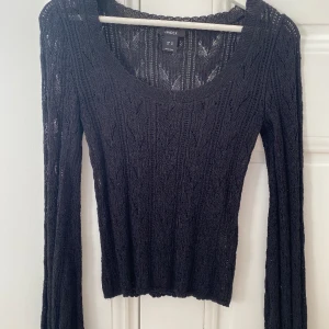 Topp - En jättefin tröja från Lindex, använd endast en gång och har inga defekter! 