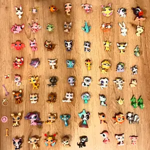 Used but in good condition pets from the brand littlest pet shop.  Each 40kr 