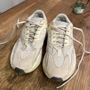 Yeezy 700 analog - Säljer dessa snyggingar i bra skick.