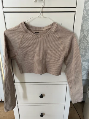 Tränings longsleve - Träningströja från bikbok. Storlek XS/S