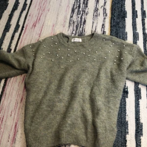 Fin långärmad stickad tröja - Bra skick har vet inte hur mycket den har andvänts köpte den på second hand