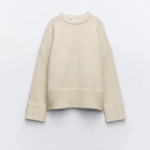 Zara tröja  - Säljer min skit snygga stickade tröja från zara! Storlek xs men passar även s. Använd ett få tal gånger. Den är i ett väldigt bra skick. Flera bilder finns!