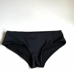 H&M Bikiniunderdel - Bikiniunderdel från H&M i storlek 34. Köparen betalar för frakten🥰❤️