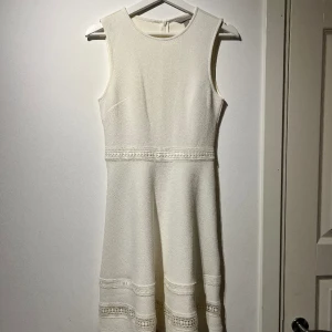 Vit klänning  - Passar perfekt till student eller skolavslutning🫶