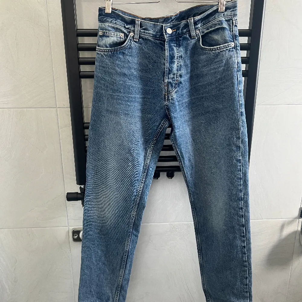 Skick 9,5/10  Barrel jeans från weekday  Storlek W30 L34. Jeans & Byxor.