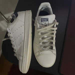 Stan Smith  - Snygga Stan Smith skor ganska bra skick. Storlek 38. För billigt pris, fri frakt