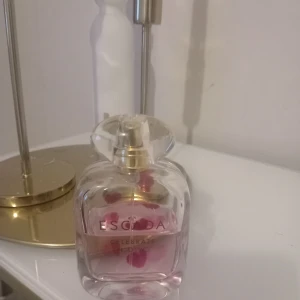 Escada - Escada celebrate 80 ml  Har använd ca halva flaskan 