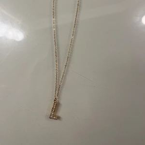 Halsband  - Bokstavshalsband L💞