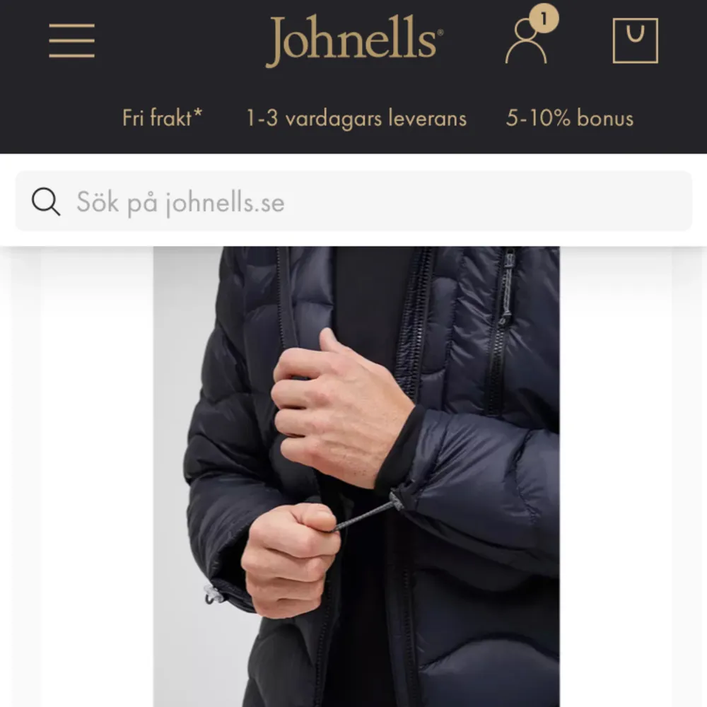 Jacka utav märket peak performance, Helt ny i oöppnad förpackning från Johnells. Köptes för 3199kr plus frakt i storlek S och i färgen svart.  Kan skickas över hela Sverige där jag står för frakten så länge den är under 100kr. Eller mötas i Göteborg🌷. Jackor.