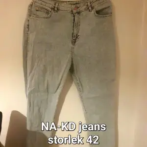 NA-KD jeans i fint skick