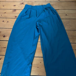 Dam byxor  - Dam byxor köpta på Gina storlek L 