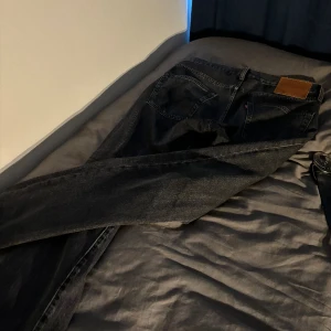 31 32  - Otroligt snygga urtvättade jeans från Levis, 501 or inga nackdelar otroligt snygga o passar till allt 