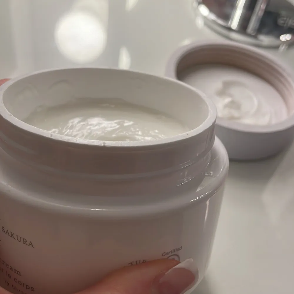 Body cream typ 80% kvar säljer då jag har fått en annan💖. Övrigt.