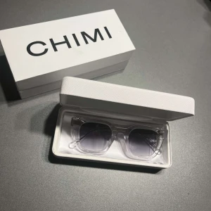 Chimi glasögon  - Ångrar färgen så knappt använt dem tyvärr, box och duk fås med.
