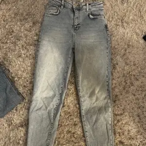 Jeans från Gina Tricot i storlek 146, använda ett fåtal gånger