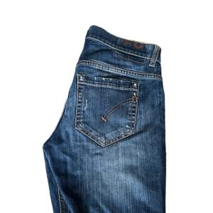 Dondup jeans i bra skick i modellen George. Storleken är W31. Vid fler frågor kom privat. 
