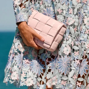 NOELLA brick bag  - Säljer min rosa NOELLA väska. Helt ny, oanvänd. Nypris 899kr