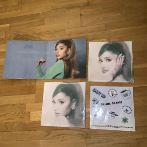 Ariana grande vinyl - VÄLDIGT RARE Limited edition positions deluxe vinyal set  Man får med båda skivorna  Skivorna är inte använda!