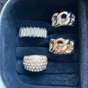 Säljer dem här fina ringar, är aldrig använda💕 125kr för alla ringar   En ring för 40kr  Mått: 19 mm 