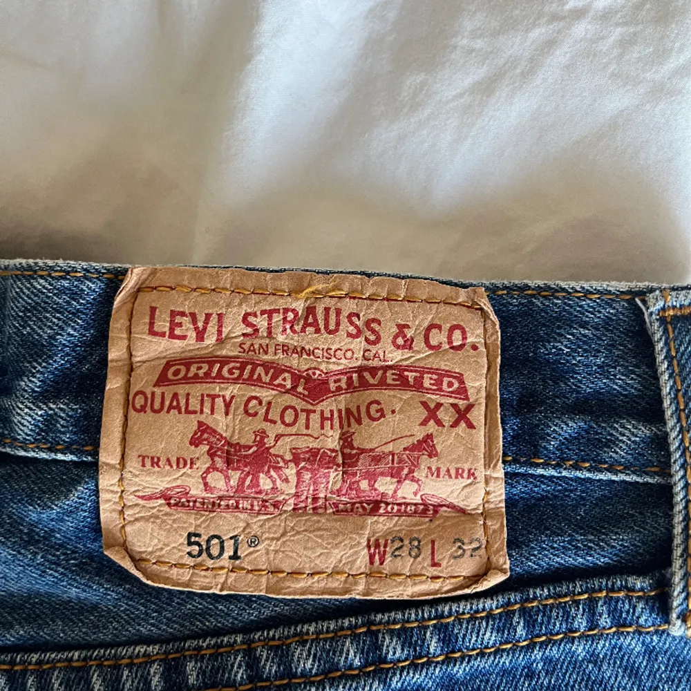 Levi’s shorts! Supersnygga med cool detalj vid bakfickan💕. Shorts.