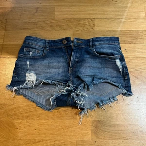 Shorts  - Fina shorts från hm. Använde mycket  innan men passar inte mig längre. 