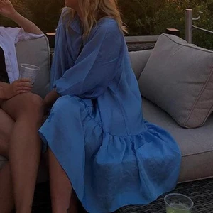 Klänning från & other stories - Säljer min blå fina klänningar från & other stories då den tyvärr inte kommer till använding. Nypris 790, fint skick! Skriv för fler bilder!