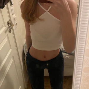 Zara linne  - Fint trendigt linne ifrån zara. Storlek s men skulle säga att den även passar en xs/xxs då den är ganska kort i modellen. Skriv ifall fler bilder skulle önskas 🤍