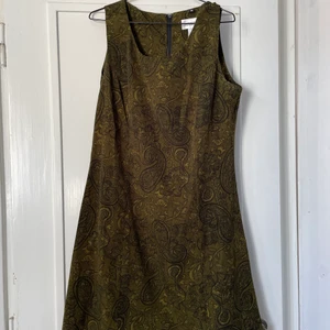 Grön paisleyklänning - Grön paisleyklänning. Köpt second hand. Använd en gång. Fint skick! 