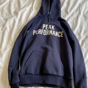 Peak Perfomance Hoodie - Hoodie från Peak Performance i mycket fint skick