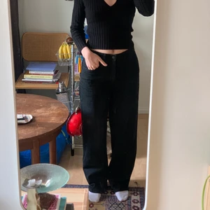 JEANS 💙 - Uniqlo jeans i storlek 27 <3 använda mycket så små slitningar men inget stort 