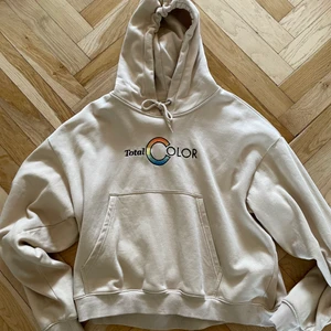 Vintage hoodie  - Säljer nu kom vintage hoodie i storlek large. Boxig i passformen.