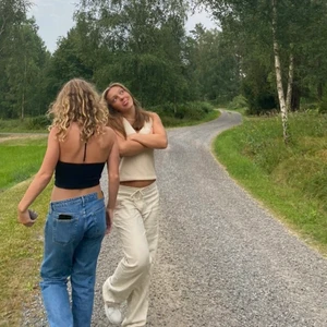 Linnebyxor  - Intressekoll på min fina linnebyxor, inte helt säker på att jag vill sälja💞 använda förra sommaren men i bra skick, går över hälen på mig som är 166 skriv privat för fler bilder eller vid intresse 💕