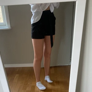 Kostymshorts  - Skit snygga kostymshorts som tyvärr är för små. 💕Storlek S. Säljer dom för 150kr+frakt💕