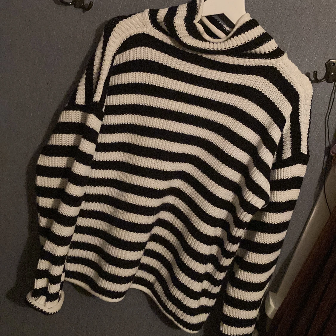 Stickad tröja med krage  - 91