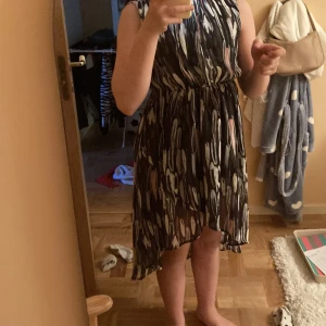 Fin klänning för barn. - Fin klänning för bra pris i storlek 8-9 år.