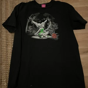 oversized t-shirt - oversized t-shirt. från disney! köpt second hand så tror den är ganska ”gammal”. men ok skick ändå!