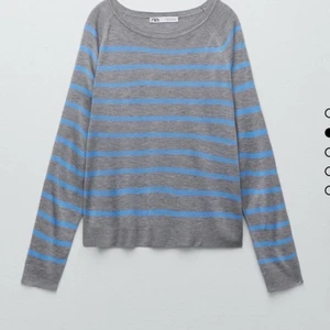 Randig Zara tröja - Säljer denna populära Zara tröja, skriv för fler bilder. Först till kvarn❤️‍🔥