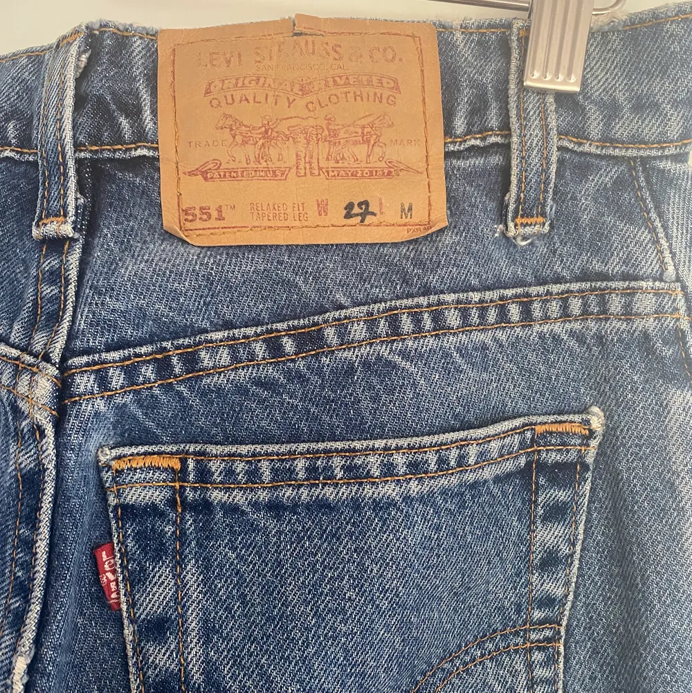 Blå vintage 551-jeans från Levis! Storlek 27 i waist! . Jeans & Byxor.