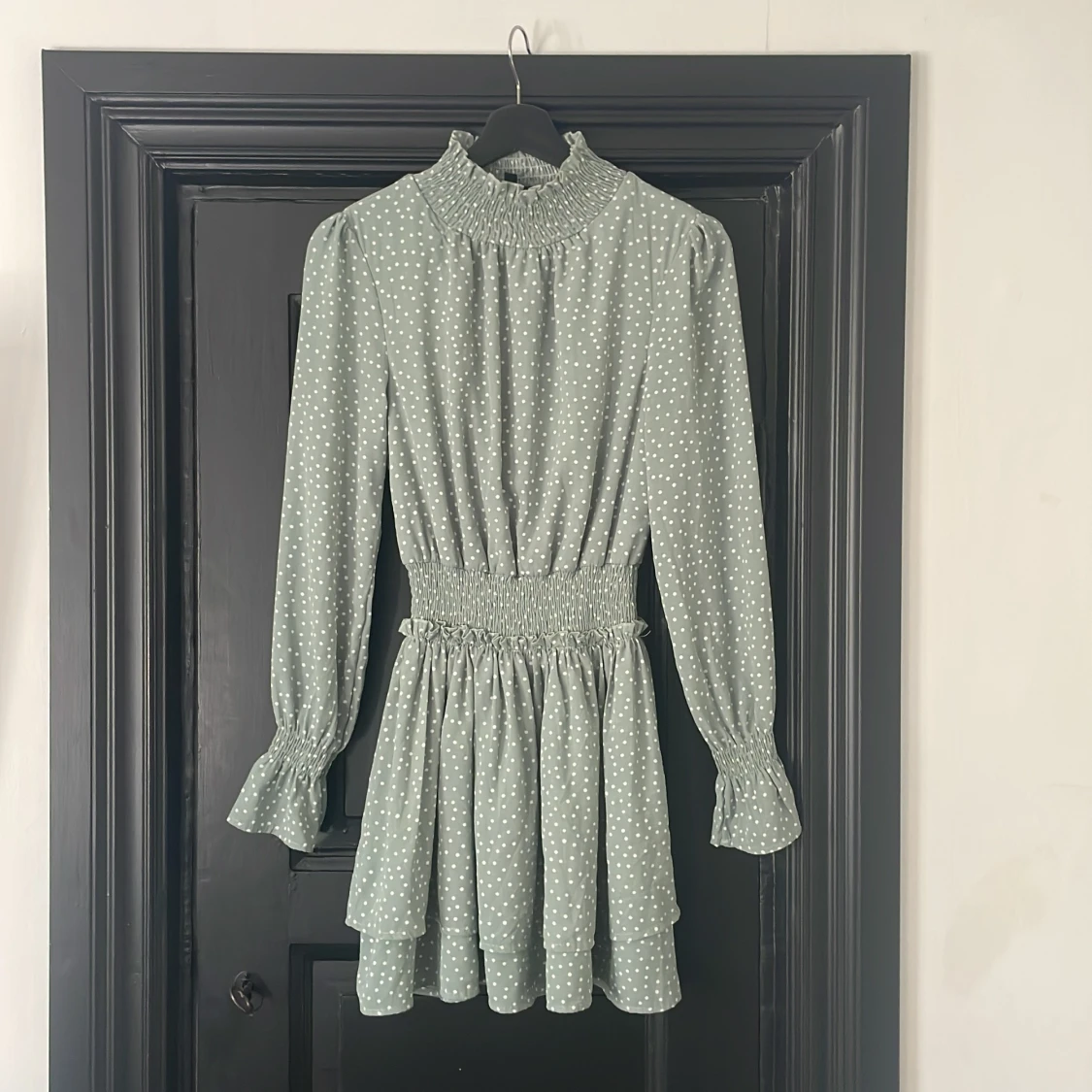 Prickig klänning - 90