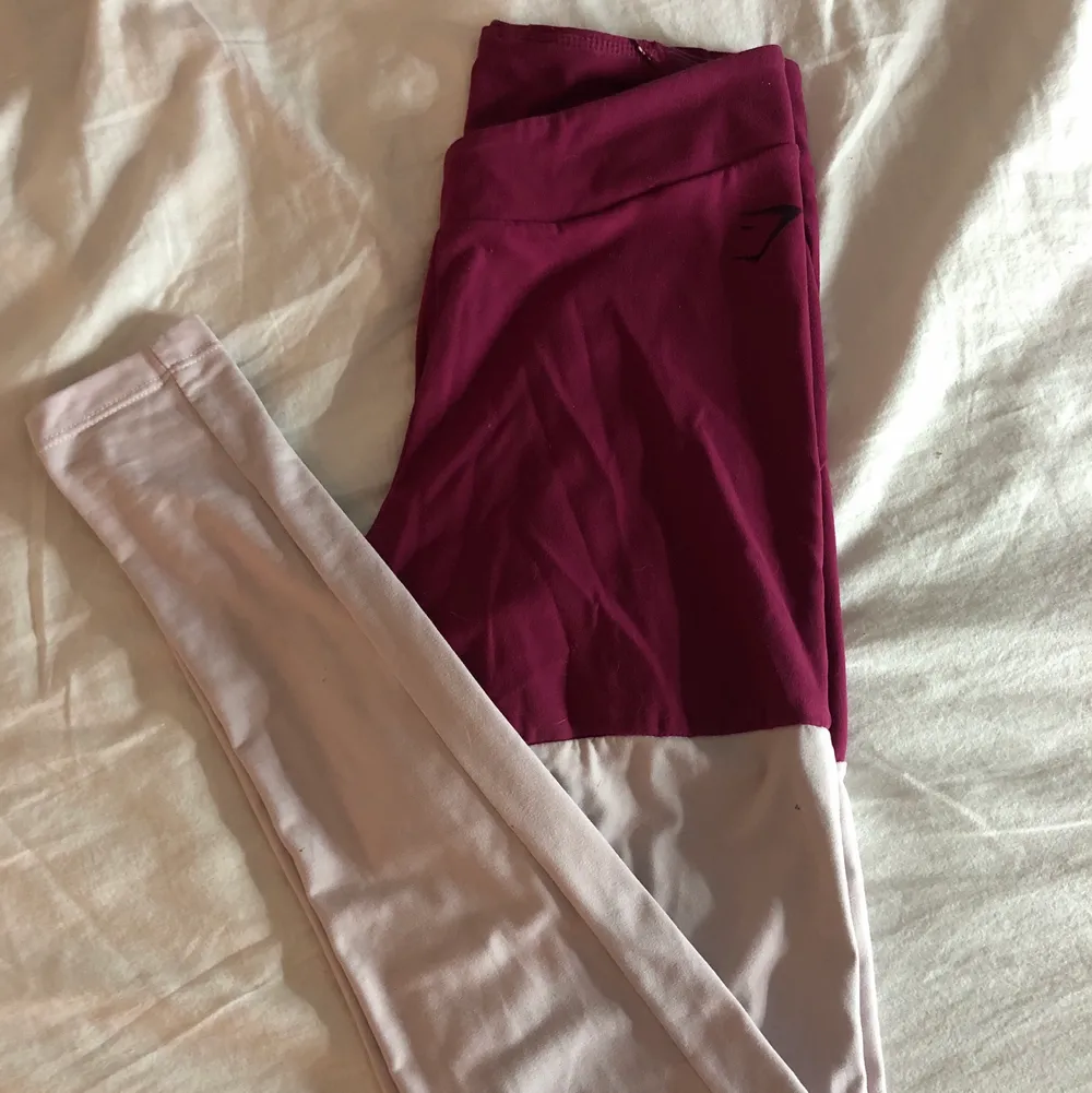 Rosa gymshark leggings, sitter bra på och bekväma😁 säljer dom för 250kr plus frakt😊. St, s . Jeans & Byxor.
