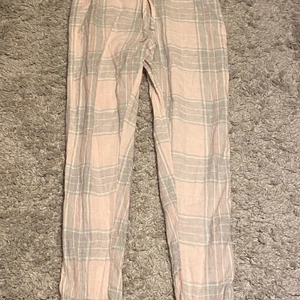 Pyjamas byxor! - Midja= 40cm /Längd= 100cm /stretchiga 