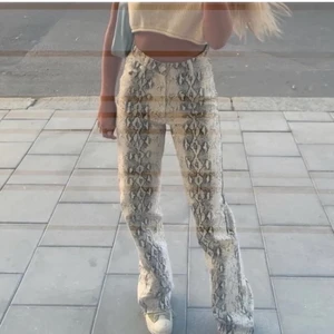 Orm byxor  - Byxor från zara, som är slutsålda ❤️‍🔥