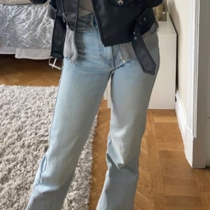 Jeans - Supersnygga jeans från Weekday i modellen Rowe, storlek 24/34. De har tyvärr blivit för små för mig! Säljer för 80kr + frakt 🥰