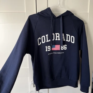 Blå hoodie💞 - Helt ny hoodie från Gina som tyvärr aldrig blev använd💞