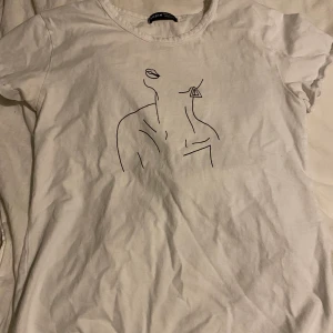 Boho tröja  - Fin boho tröja som jag gärna skulle vilja ha kvar men jag tycker inte att den sitter bra på mig,hör av er om ni är intresserade! Köparen står för frakten