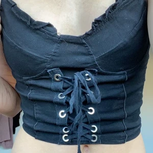 korsett top  - såå fin korsett top som jag köpte här på plock för ett tag sedan. sitter fint på mig som är xs 💋