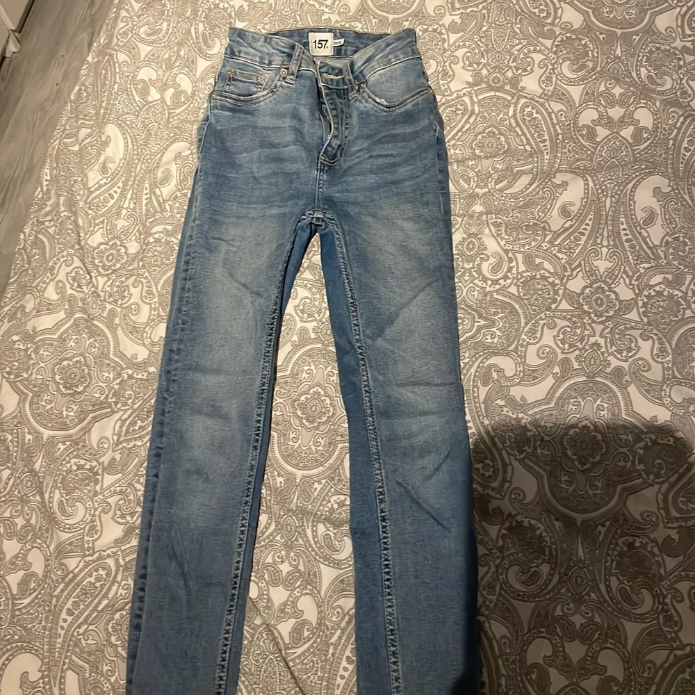 Skinny jeans från lager 157. I storlek xxs, oanvända. Stretchiga. . Jeans & Byxor.