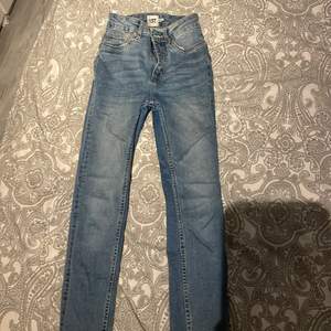 Skinny jeans från lager 157. I storlek xxs, oanvända. Stretchiga. 