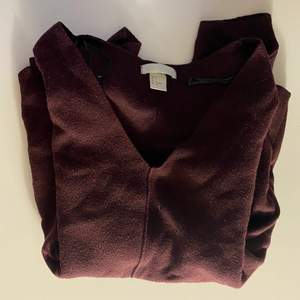 Snygg stickad tröja i härlig färg från h&m (knappt använd)