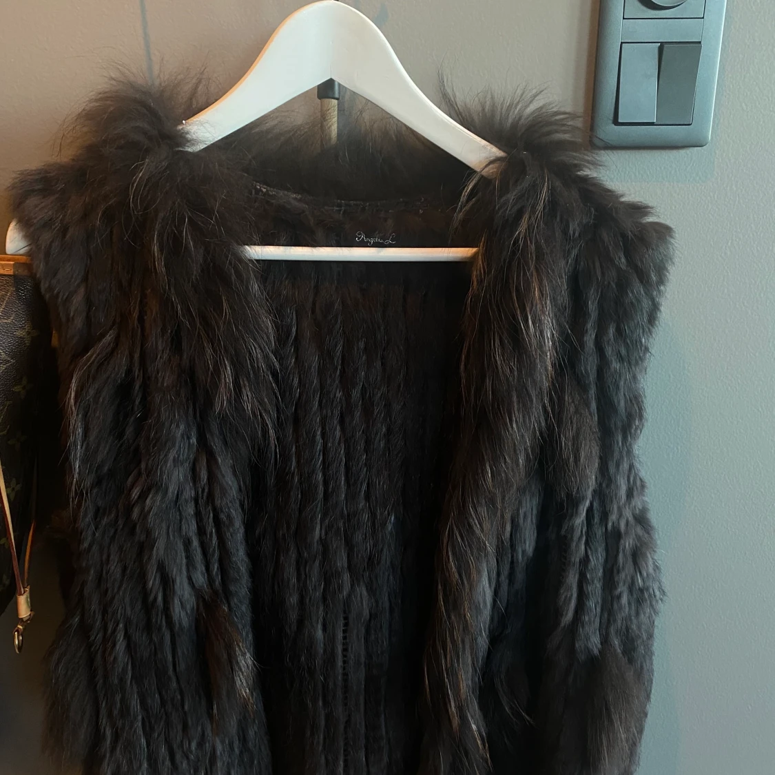 Mörkbrun pälsväst 